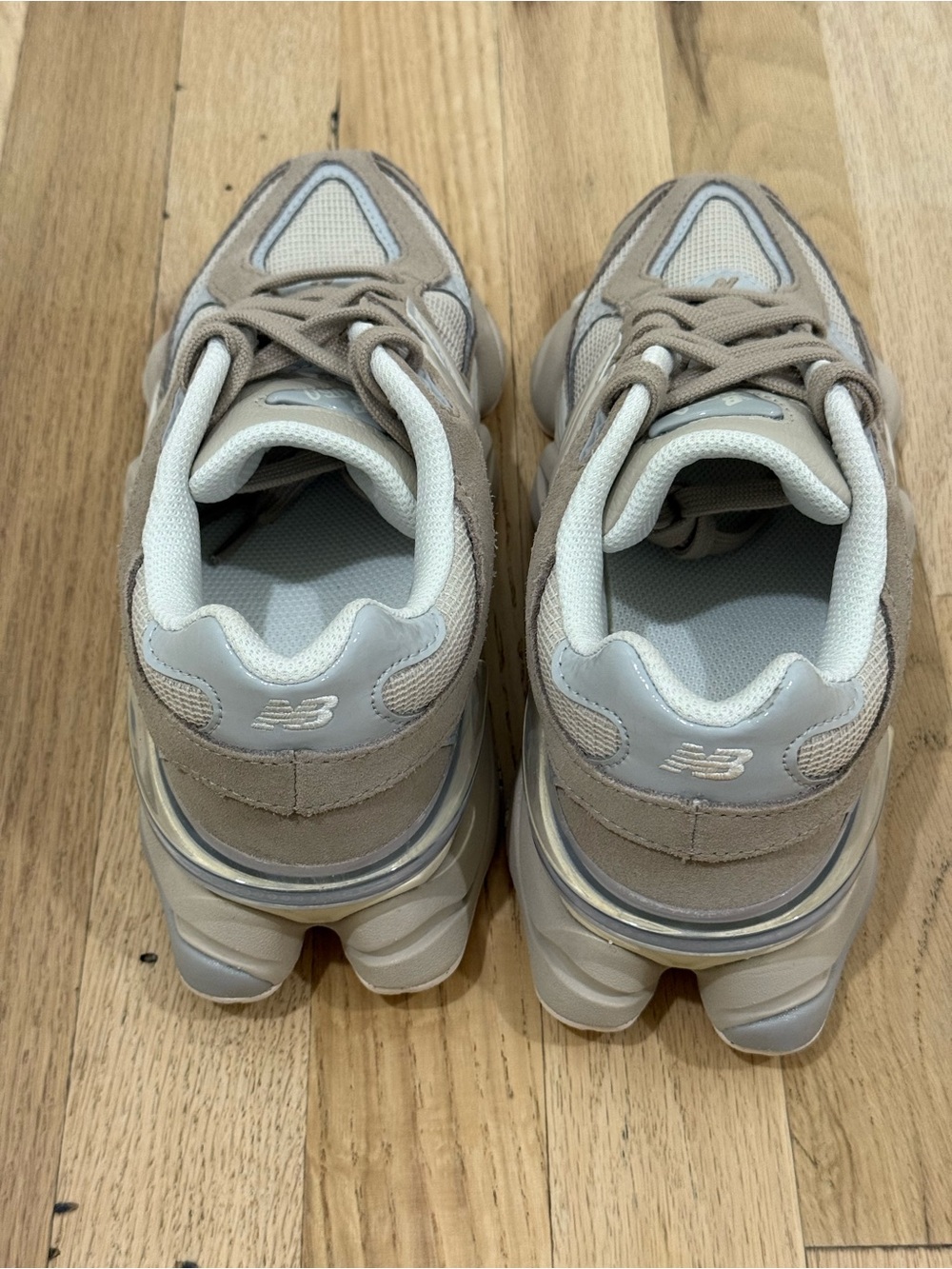 New Balance 9060 Sneakers Driftwood / Timberwolf - Picture 6 of 8